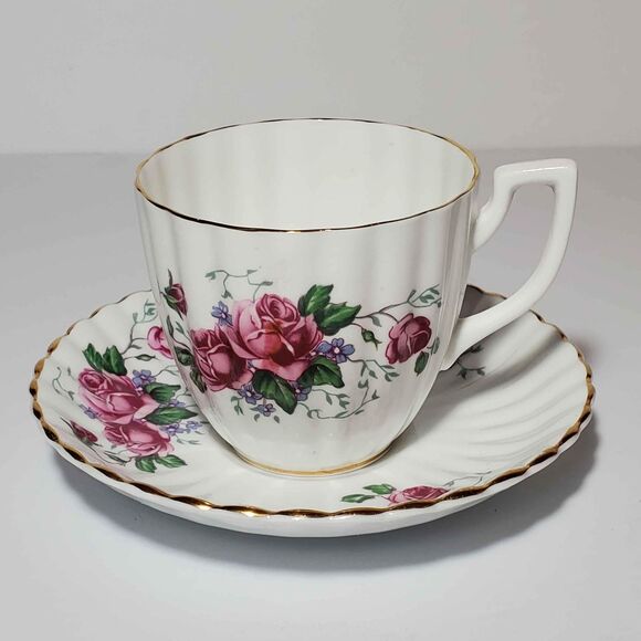 English Castle Teacup and Saucer Pink Roses Vintage - Picture 2 of 9